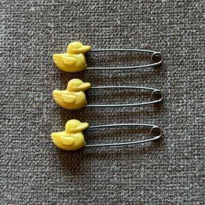 Vintage baby diaper babies Yellow Duck Safety‎ Pins for Kids